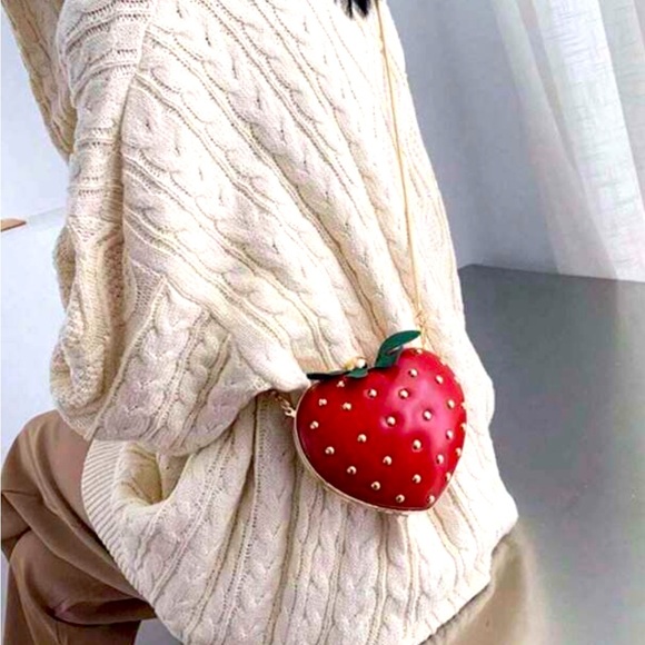 NWOT Strawberry Heart Shaped Chain Crossbody Bag - Picture 4 of 5